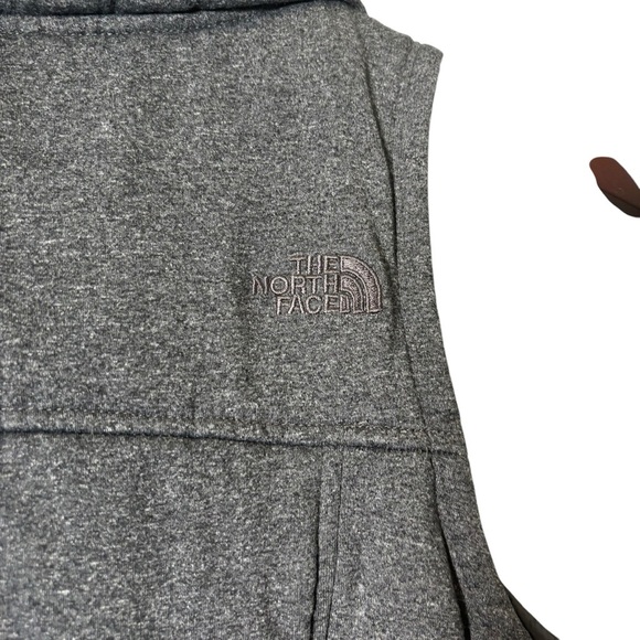 The North Face Women’s Quilted Gray and Pink Vest- Size XS - Picture 4 of 7